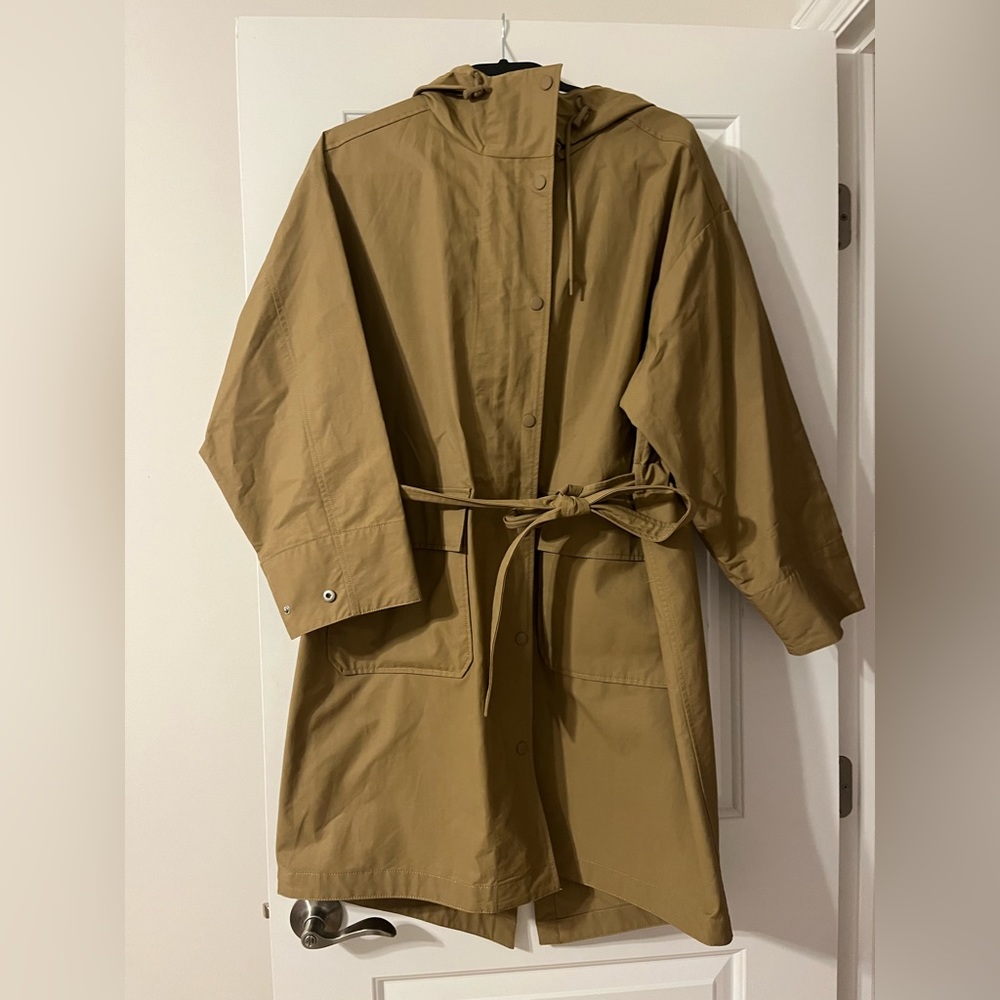 Gap trench coat, women’s medium NWT